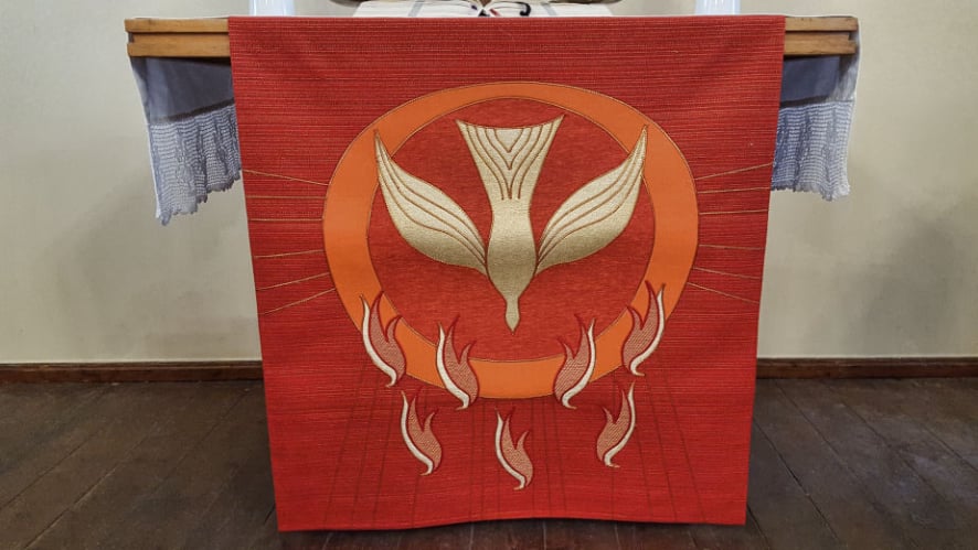 neues rotes Parament