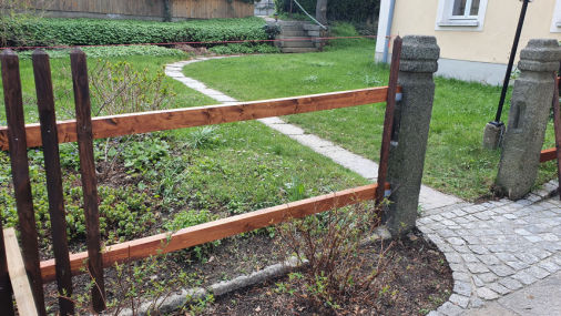 Der neue Zaun entsteht