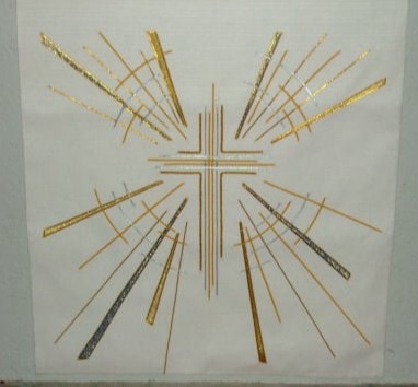 weißes Altarparament